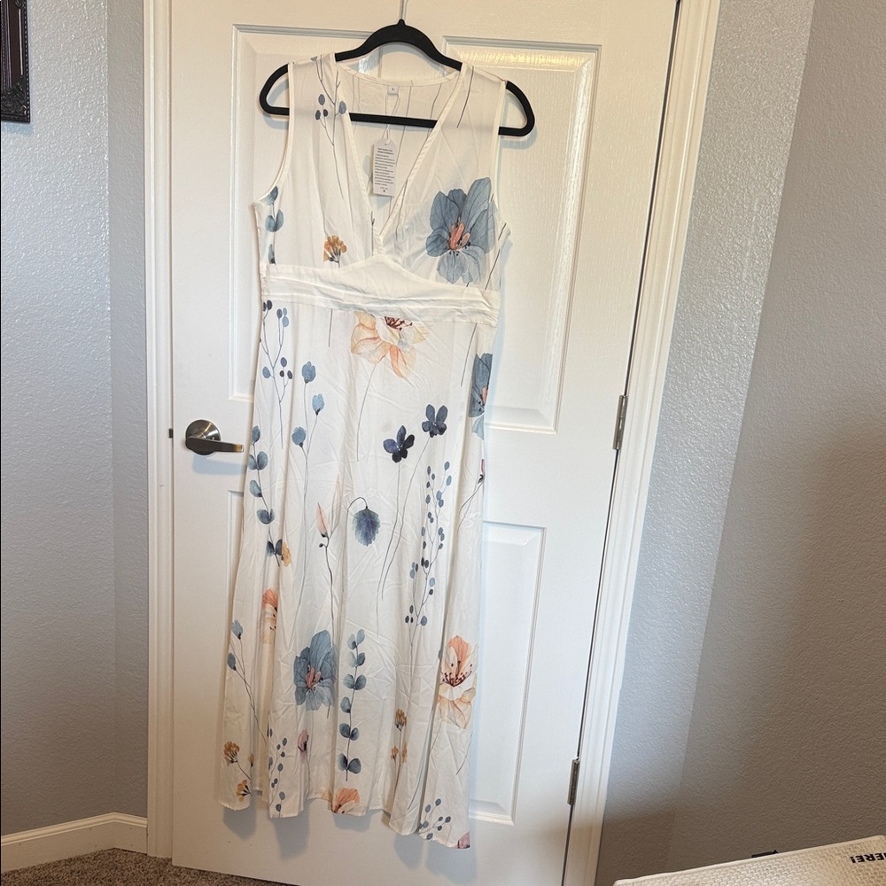 Sleeveless Floral V-Neck Maxi Dress in White with Blue & Peach Blooms